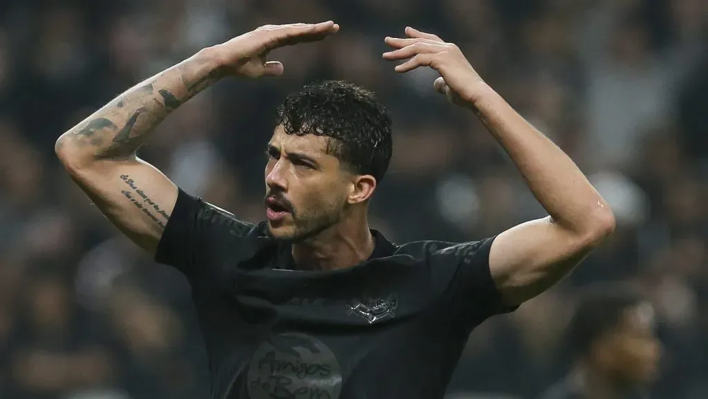 Gustavo Henrique, zagueiro do Corinthians em partida pelo campeonato brasileiro