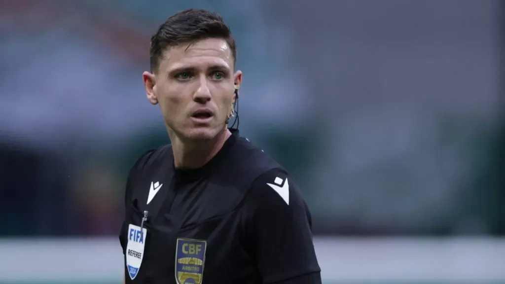 Ramon Abatti Abel será o árbitro de Santos x Vasco. Foto: Ettore Chiereguini/AGIF.