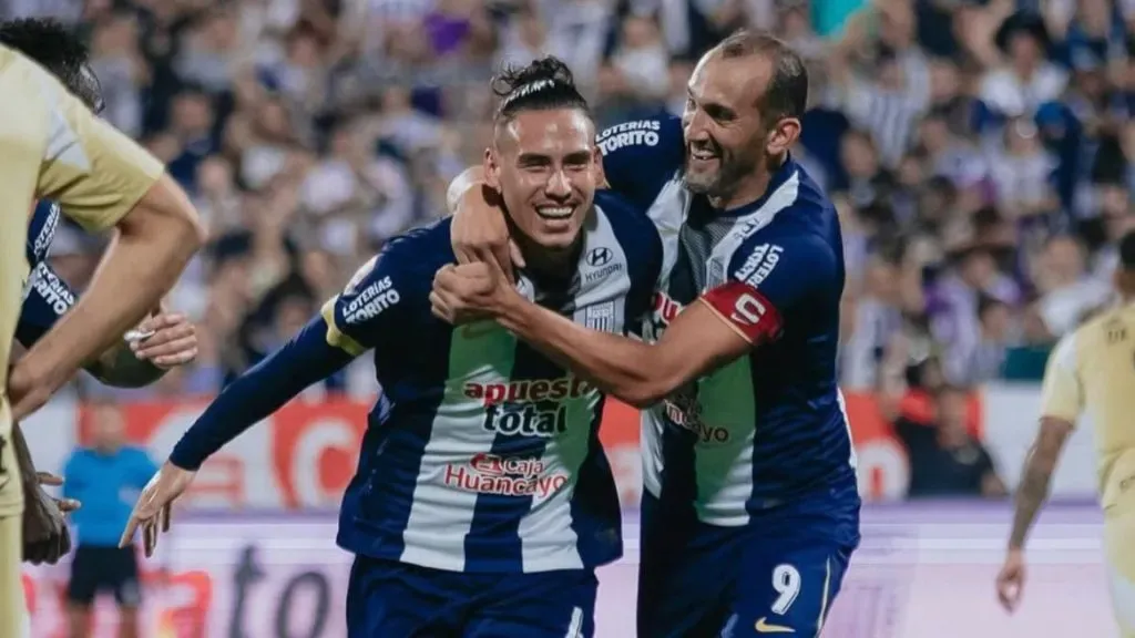 Hernan Barcos e Erick Noriega comemorando pelo Alianza Lima – Foto: Reprodução/Alianza Lima
