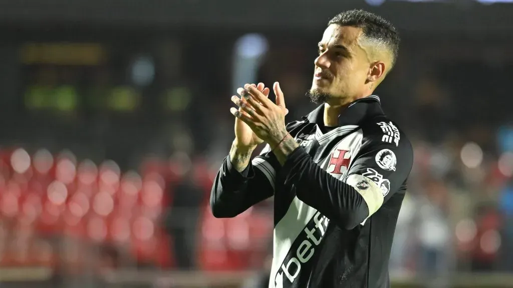 Coutinho, jogador do Gigante da Colina. Foto: Jota Erre/AGIF.