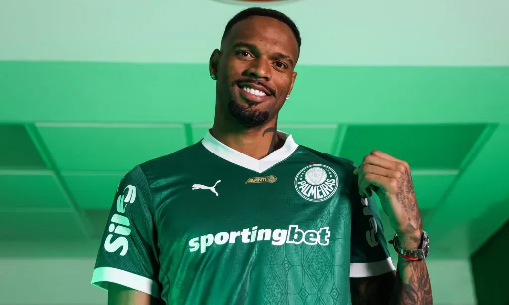 O goleiro Carlos Miguel firmou vínculo com o Verdão até julho de 2030 (Foto: Fabio Menotti/Palmeiras/by Canon)