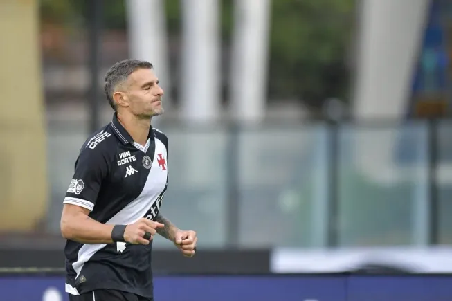 Para os Cruzmaltinos, deixar Pablo Vegetti no banco pode ser a saída para uma nova vitória nesta quarta-feira fora de casa no Brasileirão 2025. Foto: Thiago Ribeiro/AGIF