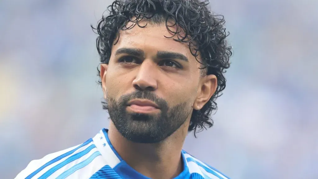 Gabigol durante partida. Foto: Gilson Lobo/AGIF