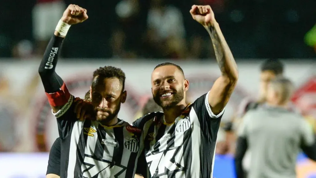 Neymar e Guilherme comemorando pelo Santos – Foto: Jhony Pinho/AGIF