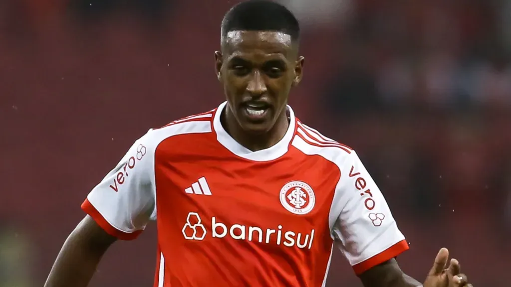 O Zenit estaria disposto a ceder o zagueiro Robert Renan ao Flamengo pelo atacante Matheus Gonçalves.