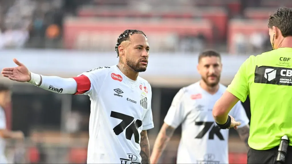 Neymar jogador do Santos durante partida contra o Vasco no estadio Morumbi pelo campeonato Brasileiro A 2025. Foto: Jota Erre/AGIF