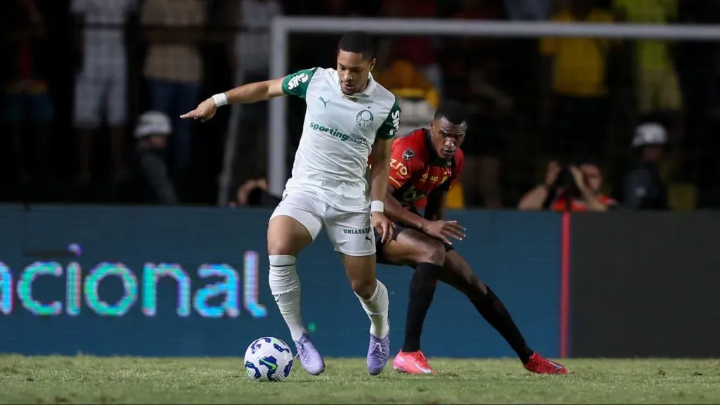 Vitor Roque jogador do Palmeiras durante a partida entre Sport e Palmeiras na Ilha do Retiro em Recife (PE), pelo campeonato brasileiro A 2025. Foto: Marlon Costa/AGIF