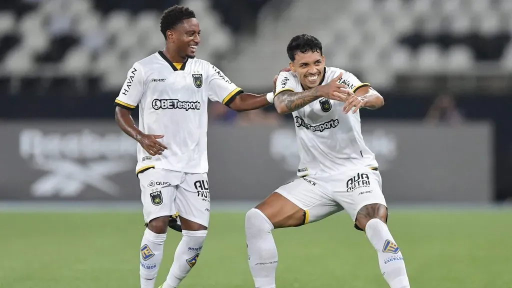 Gabriel Bahia jogador do Volta Redonda comemora seu gol durante partida contra o Botafogo campeonato Carioca 2025. Foto: Thiago Ribeiro/AGIF