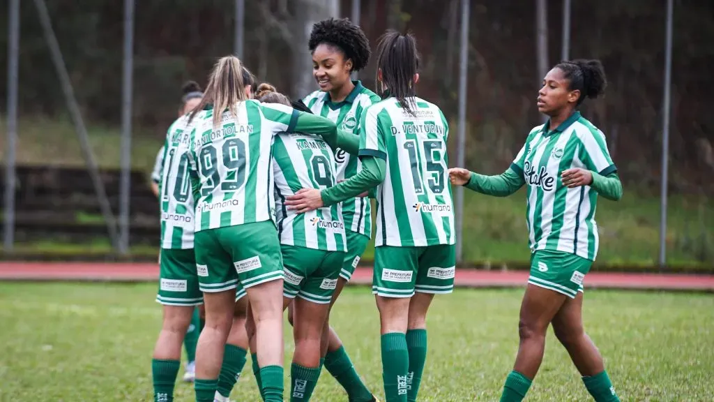 Juventude Feminino em campo
