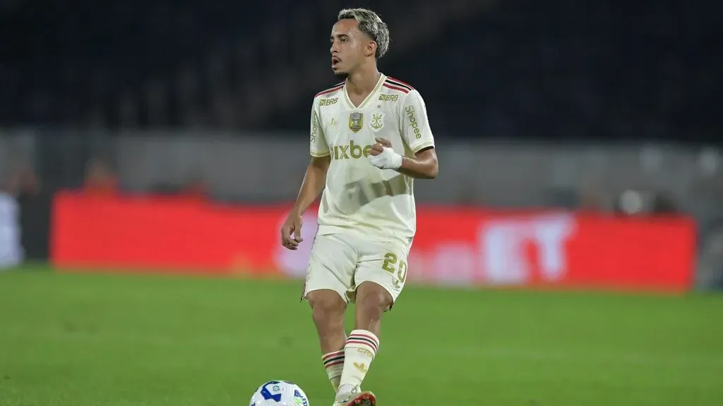 Matheus Gonalves tem destaque negativo após final contra o Barcelona e fica próximo de deixar a equipe – Foto: Thiago Ribeiro/AGIF