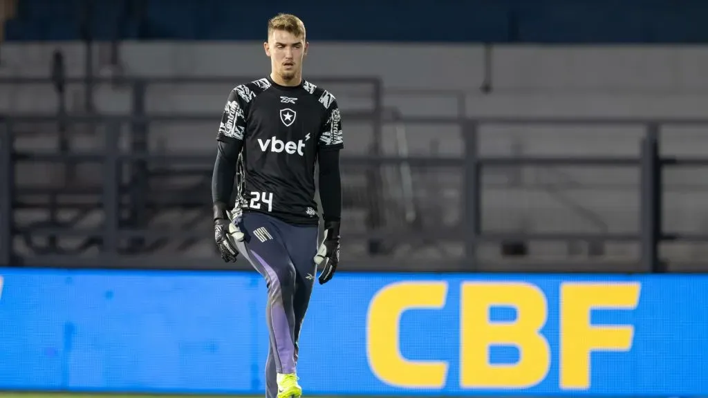 Botafogo quer valorização do goleiro antes de acertar saída – Foto: Joisel Amaral/AGIF