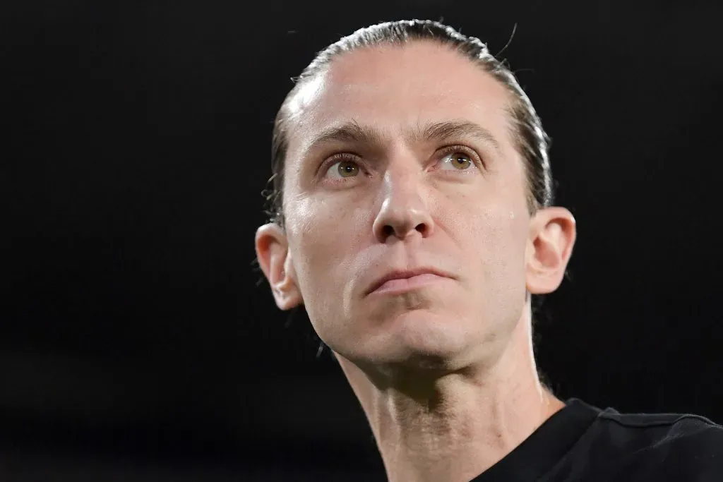 Filipe Luís estava tendo dúvidas sobre o companheiro ideal de Jorginho na volância. Foto: Thiago Ribeiro/AGIF