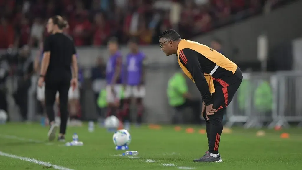 Roger Machado está pressionado no Internacional – Foto: Thiago Ribeiro/AGIF