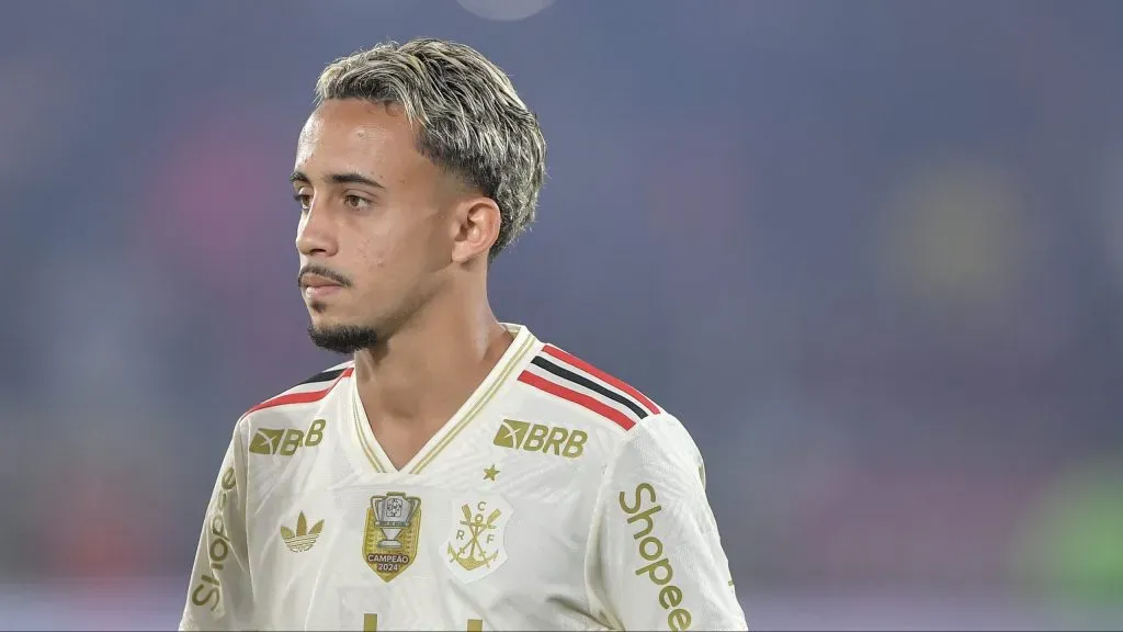 Matheus Goncalves jogador do Flamengo durante partida contra o Atletico-MG no estadio Maracana pelo campeonato Copa Do Brasil 2025. Foto: Thiago Ribeiro/AGIF