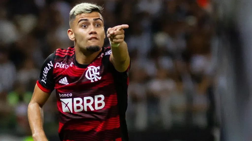 Andreas Pereira em tempos de Flamengo,: Felipe Melo se disse muito grato ao volante. Por que será hein? Foto: Fernando Moreno/AGIF
