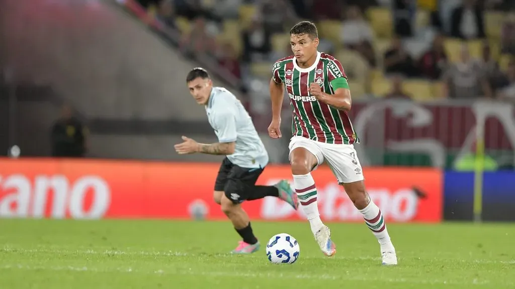 Thiago Santos pode voltar ao time titular do Fluminense. Foto: Thiago Ribeiro/AGIF