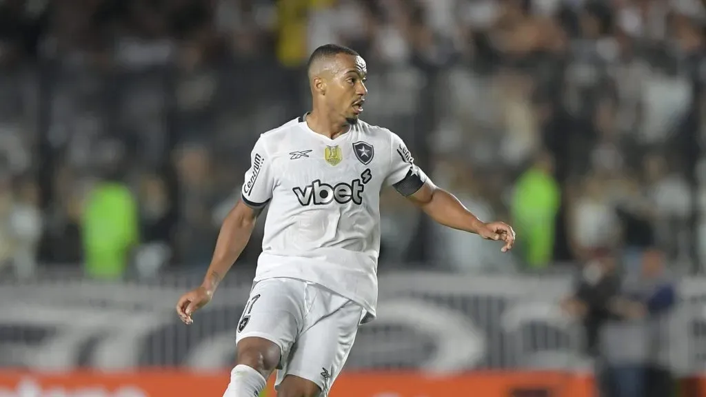 Marlon Freitas pelo Botafogo em 2024. Foto: Thiago Ribeiro/AGIF
