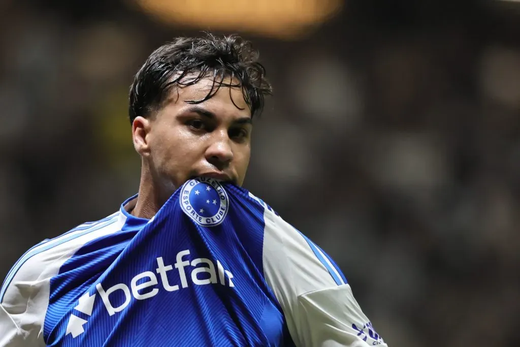 MG – BELO HORIZONTE – 27/08/2025 – COPA DO BRASIL 2025, ATLETICO-MG X CRUZEIRO – Kaio Jorge jogador do Cruzeiro comemora seu gol durante partida contra o Atletico-MG no estadio Arena MRV pelo campeonato Copa Do Brasil 2025. Foto: Gilson Lobo/AGIF