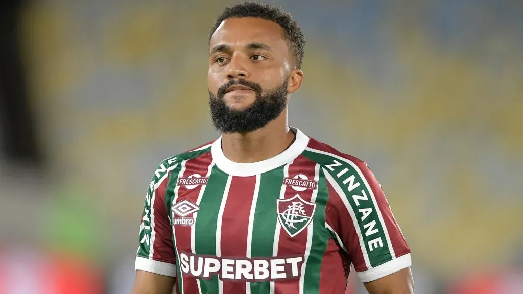 Samuel Xavier irá desfalcar o Fluminense contra o Santos – Foto: Thiago Ribeiro/AGIF