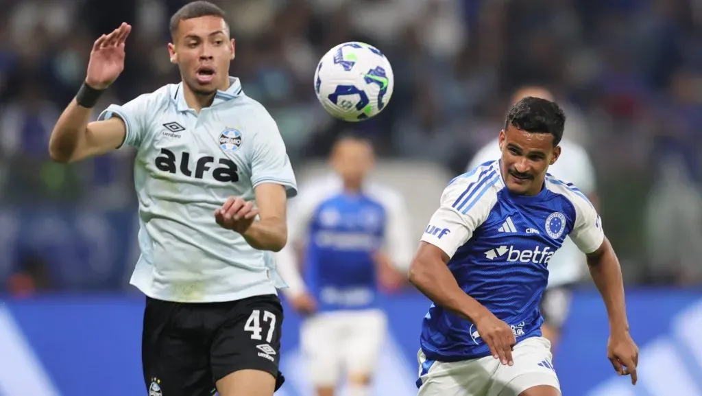 Alysson durante partida. Foto: Gilson Lobo/AGIF