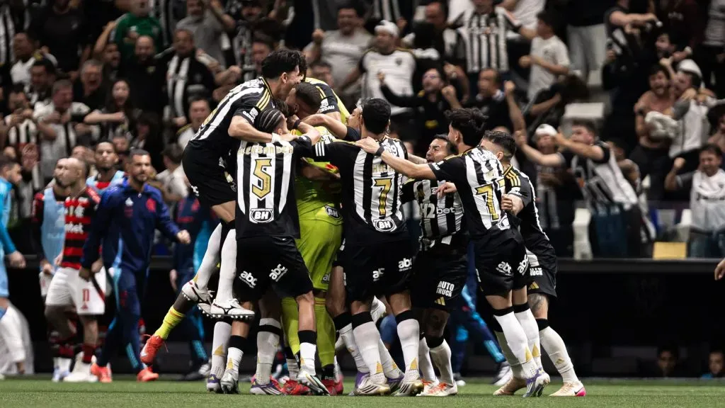 Jogadores do Galo comemoram gol marcado na temporada. Foto: Mateus Dutra/AGIF.
