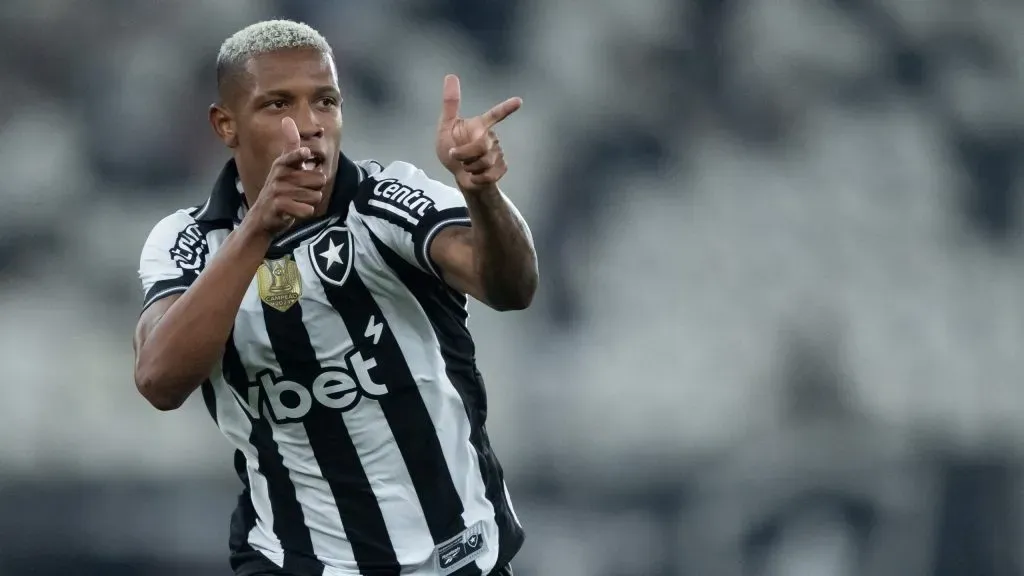 Danilo, atleta do Glorioso. Foto: Jorge Rodrigues/AGIF.