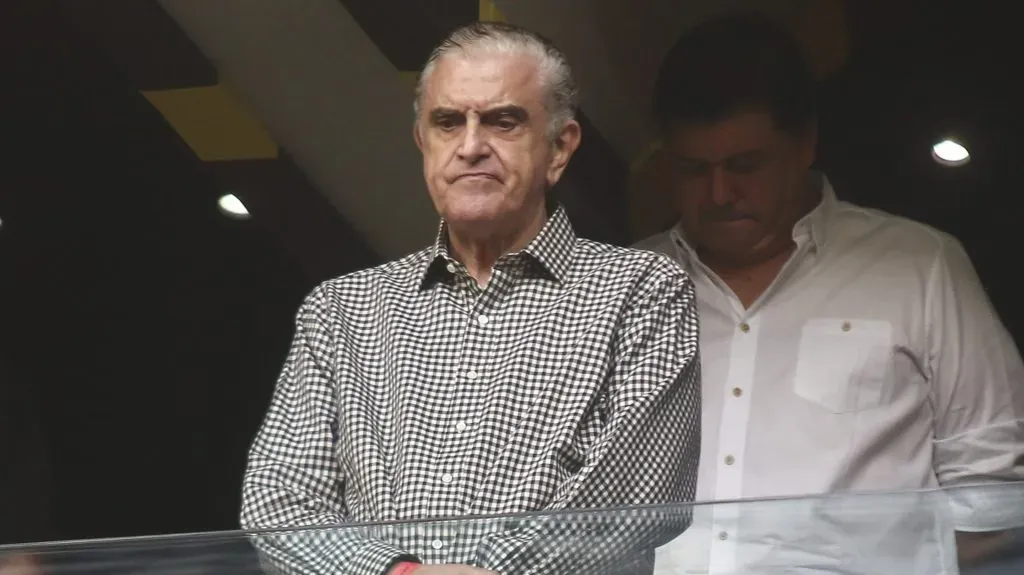 Mauro Celso Petraglia presidente do Athletico-PR durante partida contra o Flamengo no estadio Arena da Baixada pelo campeonato Brasileiro A 2024. Foto: Gabriel Machado/AGIF