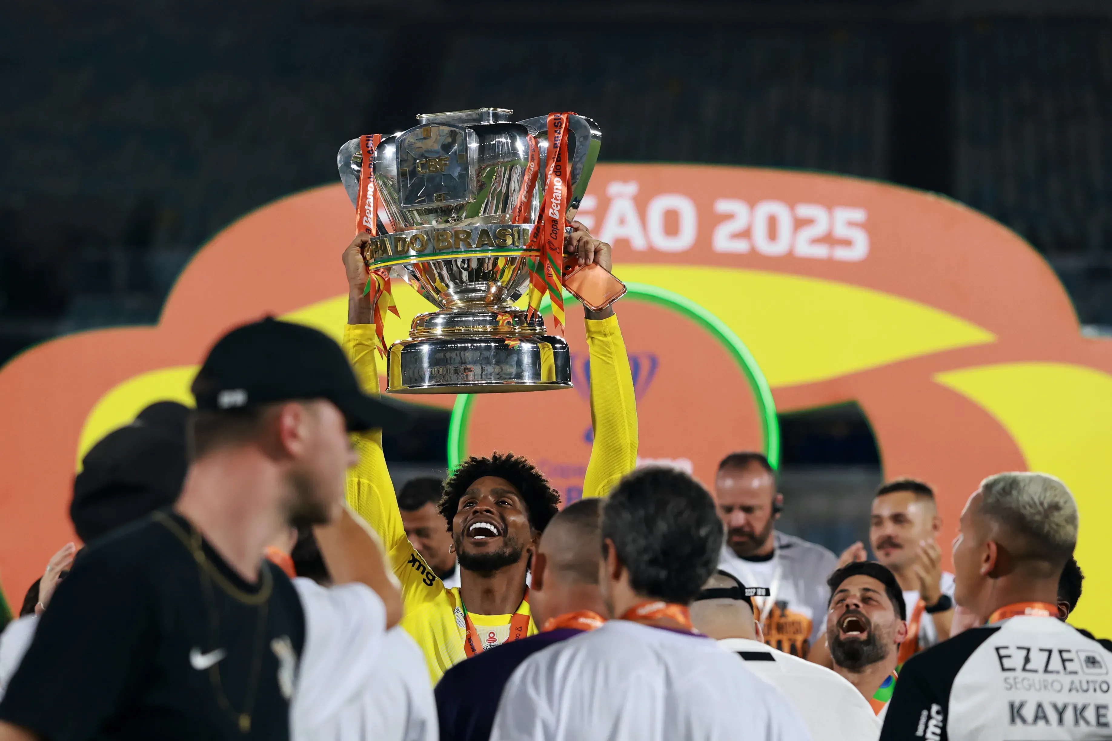 Hugo Souza comemora tetra do Corinthians na Copa do Brasil de 2025. (Photo by Buda Mendes/Getty Images)