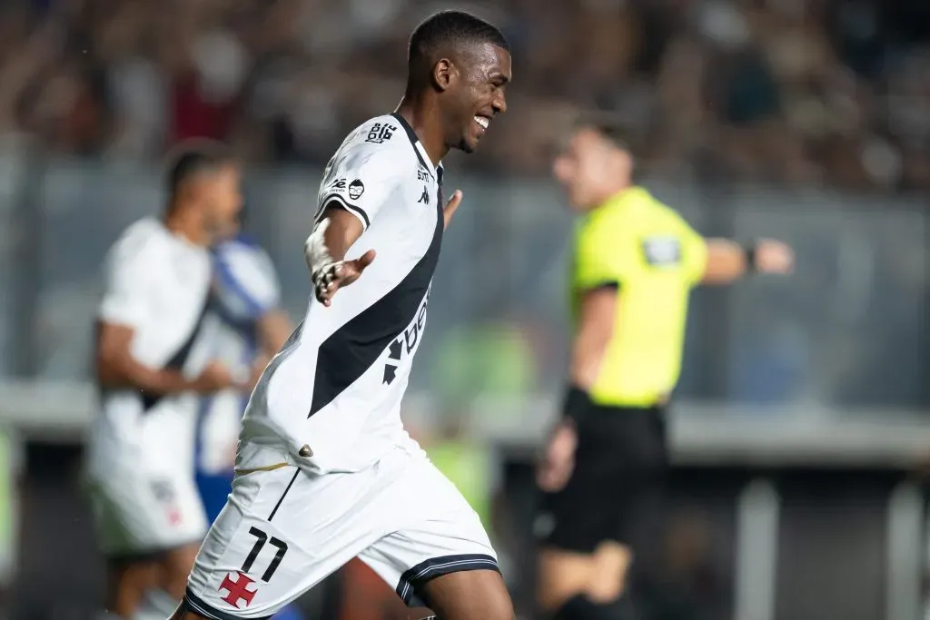 Rayan, jogador do Vasco comemora seu gol durante partida contra o CSA no estadio Sao Januario pelo campeonato Copa Do Brasil 2025. Foto: Jorge Rodrigues/AGIF