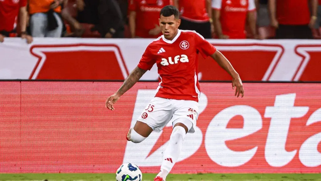 Braian Aguirre é uma das preocupações para o GreNal 448 – Foto: Maxi Franzoi/AGIF