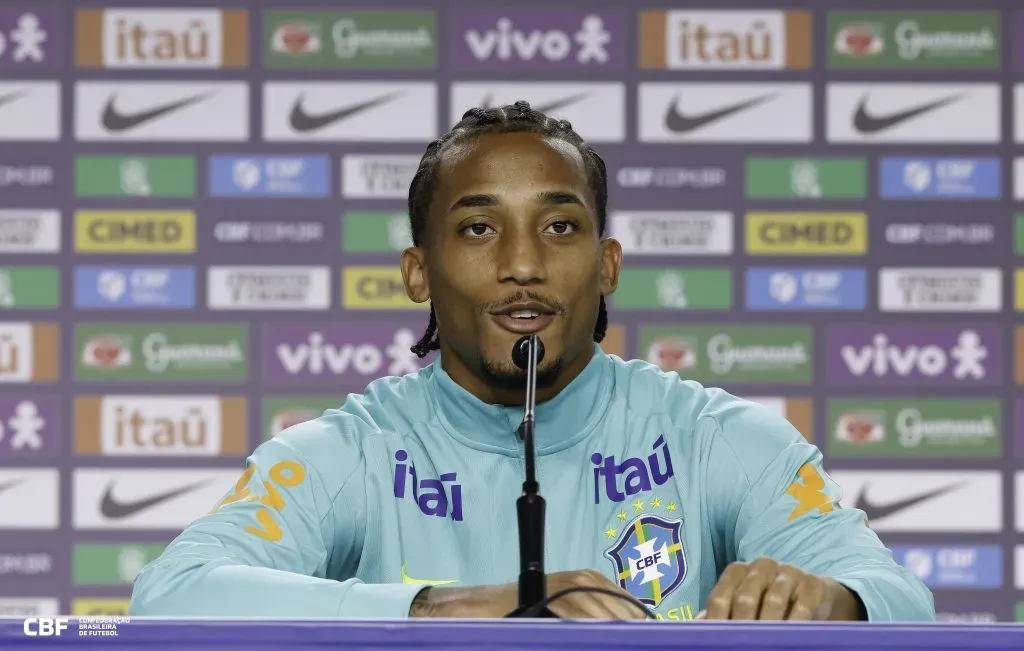 João Pedro atacante da Seleção Brasileira durante coletiva de imprensa – FOTO: @rafaelribeirorio / CBF