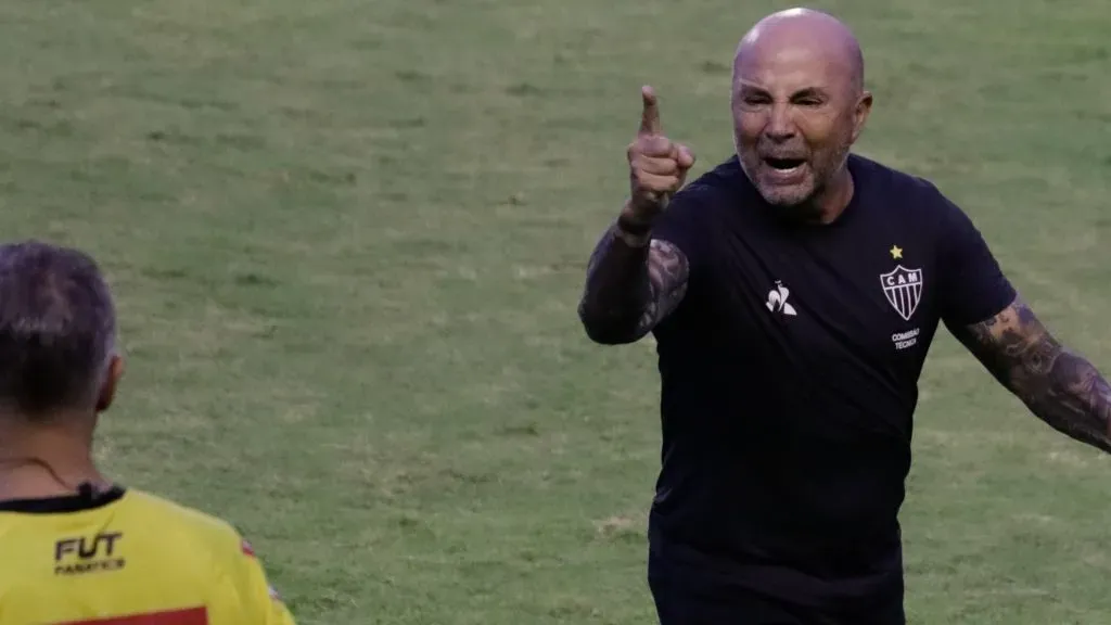 Jorge Sampaoli técnico do Atlético-MG durante partida contra o Sport no estádio Ilha do Retiro pelo campeonato Brasileiro A 2020. Foto: Rafael Vieira/AGIF