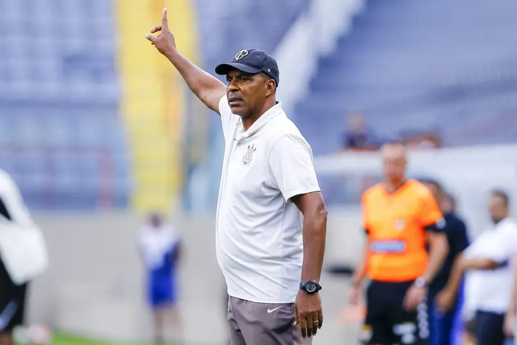 Orlando Ribeiro, ex-técnicos do Corinthians Sub-20, comenta saída da base. Foto: Marco Miatelo/AGIF
