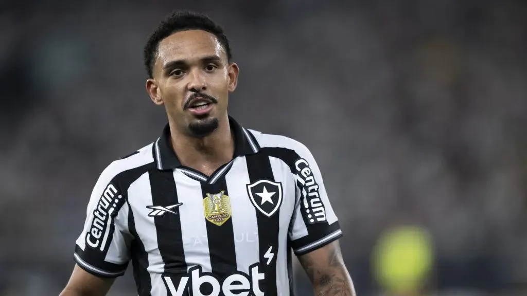 Vitinho, do Botafogo. Foto: Jorge Rodrigues/AGIF.