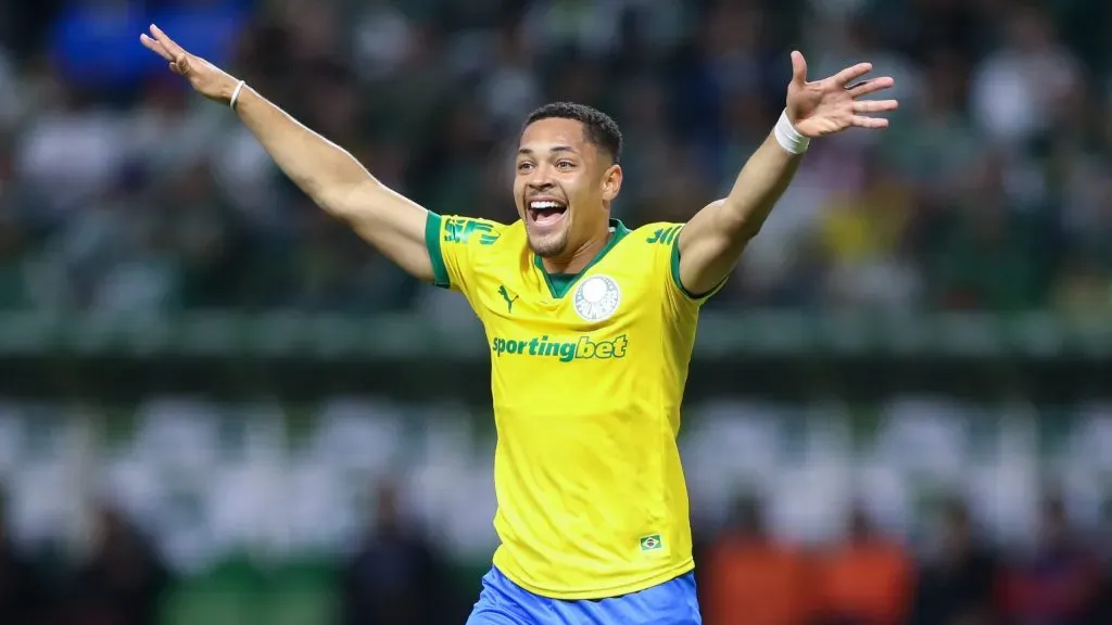 Vitor Roque, do Palmeiras. Foto: Marlon Costa/AGIF.