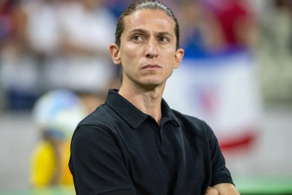 CE – FORTALEZA – 26/11/2024 – BRASILEIRO A 2024, FORTALEZA X FLAMENGO – felipe luistecnico do Flamengo durante partida contra o Fortaleza no estadio Arena Castelao pelo campeonato Brasileiro A 2024. Foto: Baggio Rodrigues/AGIF