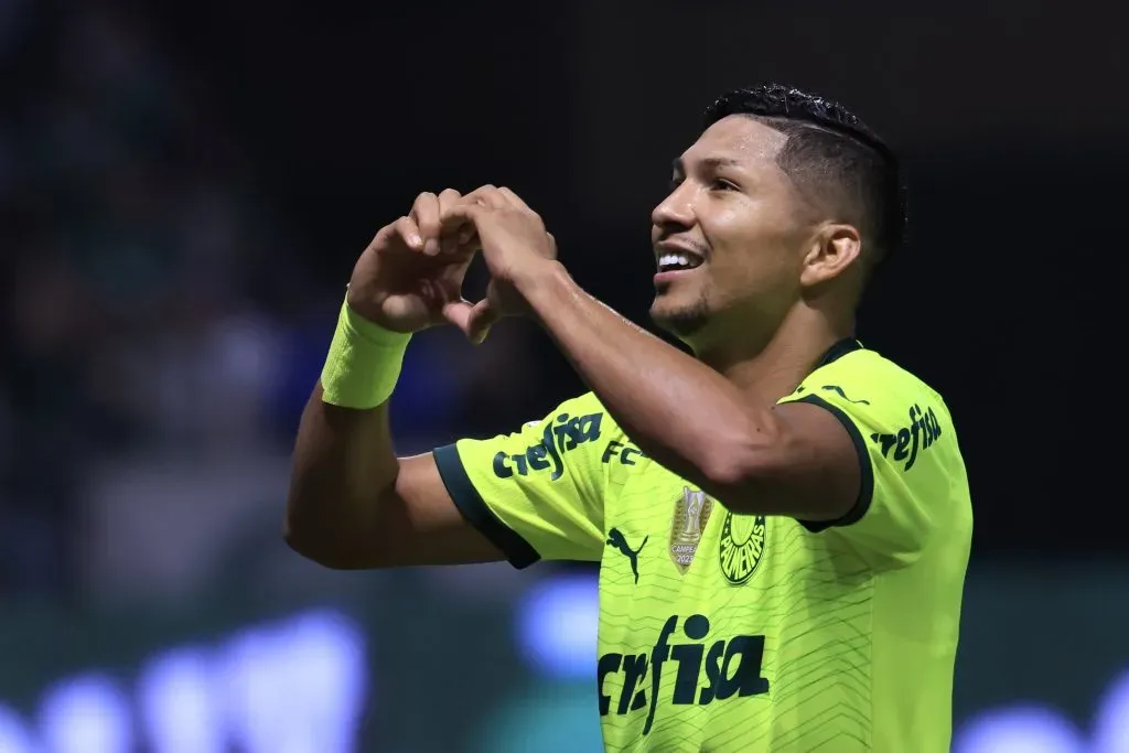 Rony, jogador do Palmeiras comemora seu gol durante partida contra o Bahia no estadio Arena Allianz Parque pelo campeonato Brasileiro A 2024. Foto: Marcello Zambrana/AGIF