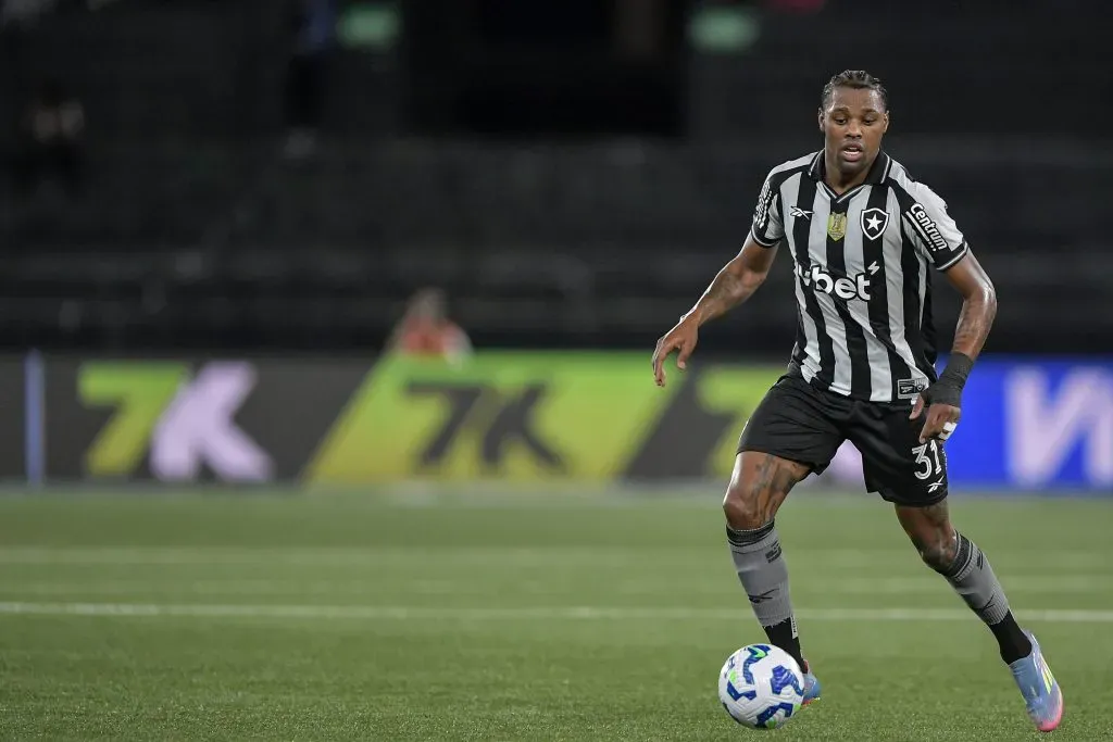 Kaio Pantaleão em ação pelo Botafogo. Foto: Thiago Ribeiro/AGIF