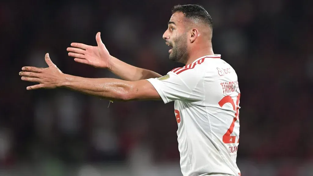 Thiago Maia reclamando. Foto: Thiago Ribeiro/AGIF