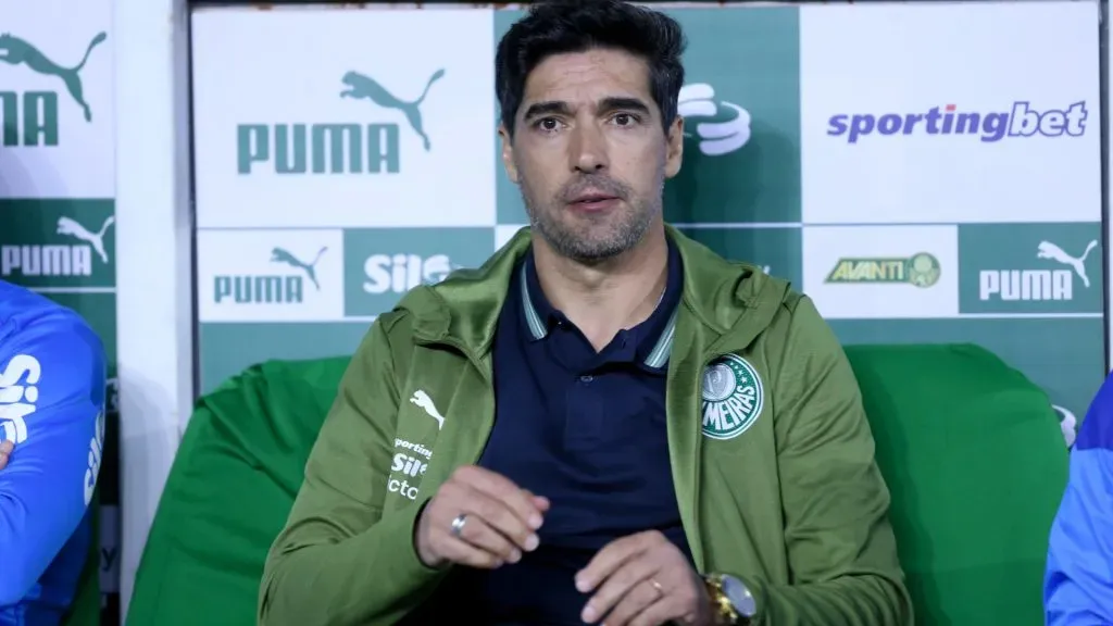 Abel Ferreira durante partida do Palmeiras no Allianz Parque, pelo Campeoanto Brasileiro – Foto: Marlon Costa/AGIF
