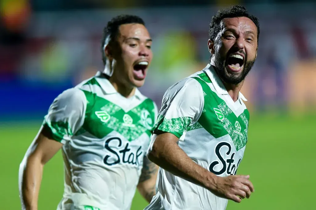 Nene jogador do Juventude comemora seu gol durante partida contra o Vitoria no estadio Barradao pelo campeonato Brasileiro A 2025. Foto: Jhony Pinho/AGIF