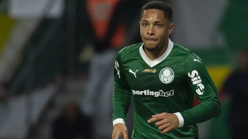 Vitor Roque é uma das armas do Palmeiras para o duelo contra o River Plate – Foto: Anderson Romão/AGIF