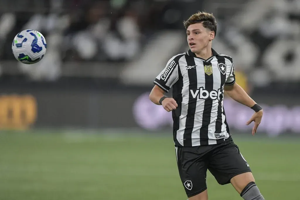 Montoro jogador do Botafogo durante partida contra o Bragantino – Foto: Thiago Ribeiro/AGIF