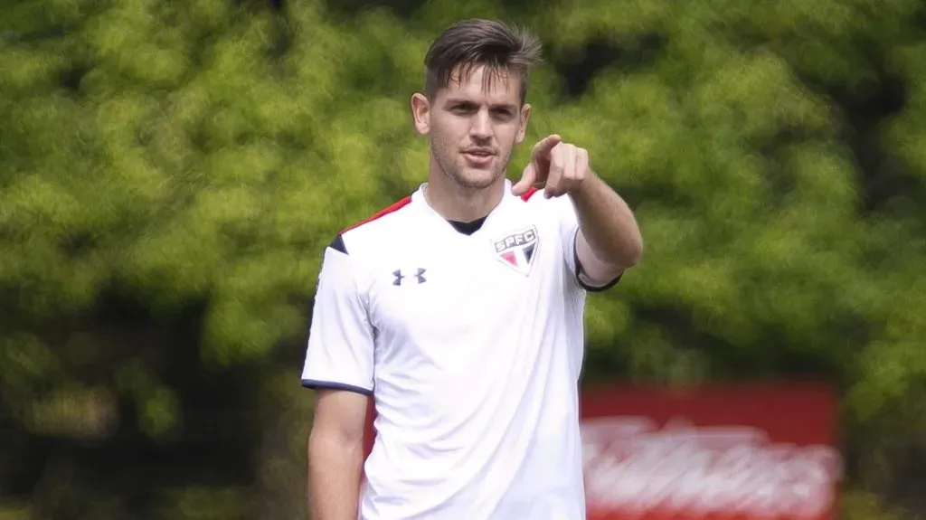 Toloi recebe elogios de Hernan Crespo após reestreia no São Paulo – Foto: Daniel Vorley/AGIF