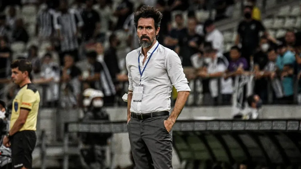Eduardo Domínguez está focado para enfrentar o Flamengo – Foto: Kely Pereira/AGIF
