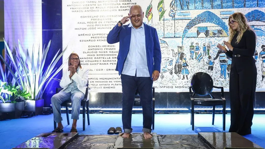 Arce colocou os pés na Calçada da Fama do Imortal – Foto: Flickr Oficial do Grêmio