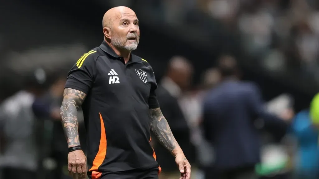 Sampaoli é surpreendido por condição física abaixo dos jogadores – Foto: Gilson Lobo/AGIF