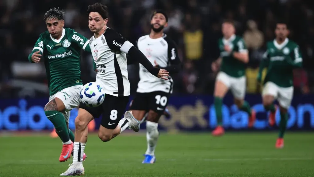 Garro em ação pelo Timão. O camisa 8 faz muita falta – Foto: Ettore Chiereguini/AGIF