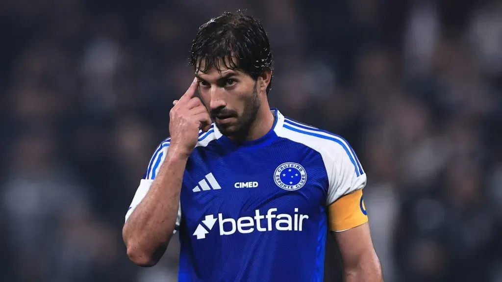 Lucas Silva retorna ao Cruzeiro após cumprir suspensão – Foto: Ettore Chiereguini/AGIF
