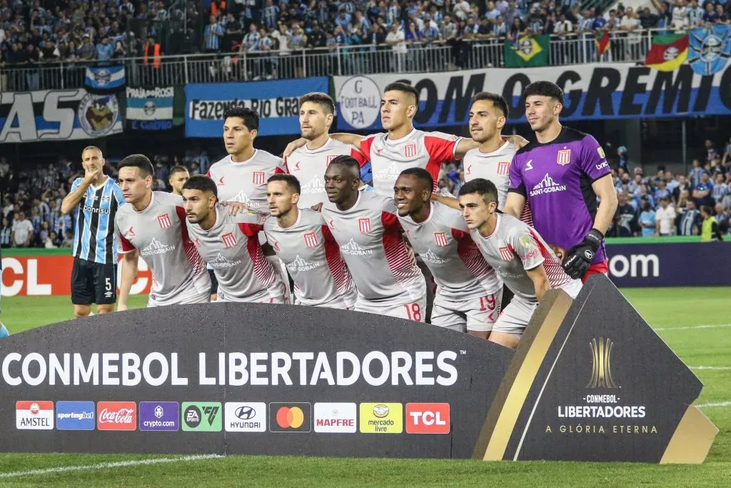 Elenco do Estudiantes na Libertadores de 2024. Foto: Leonardo Hubbe/AGIF